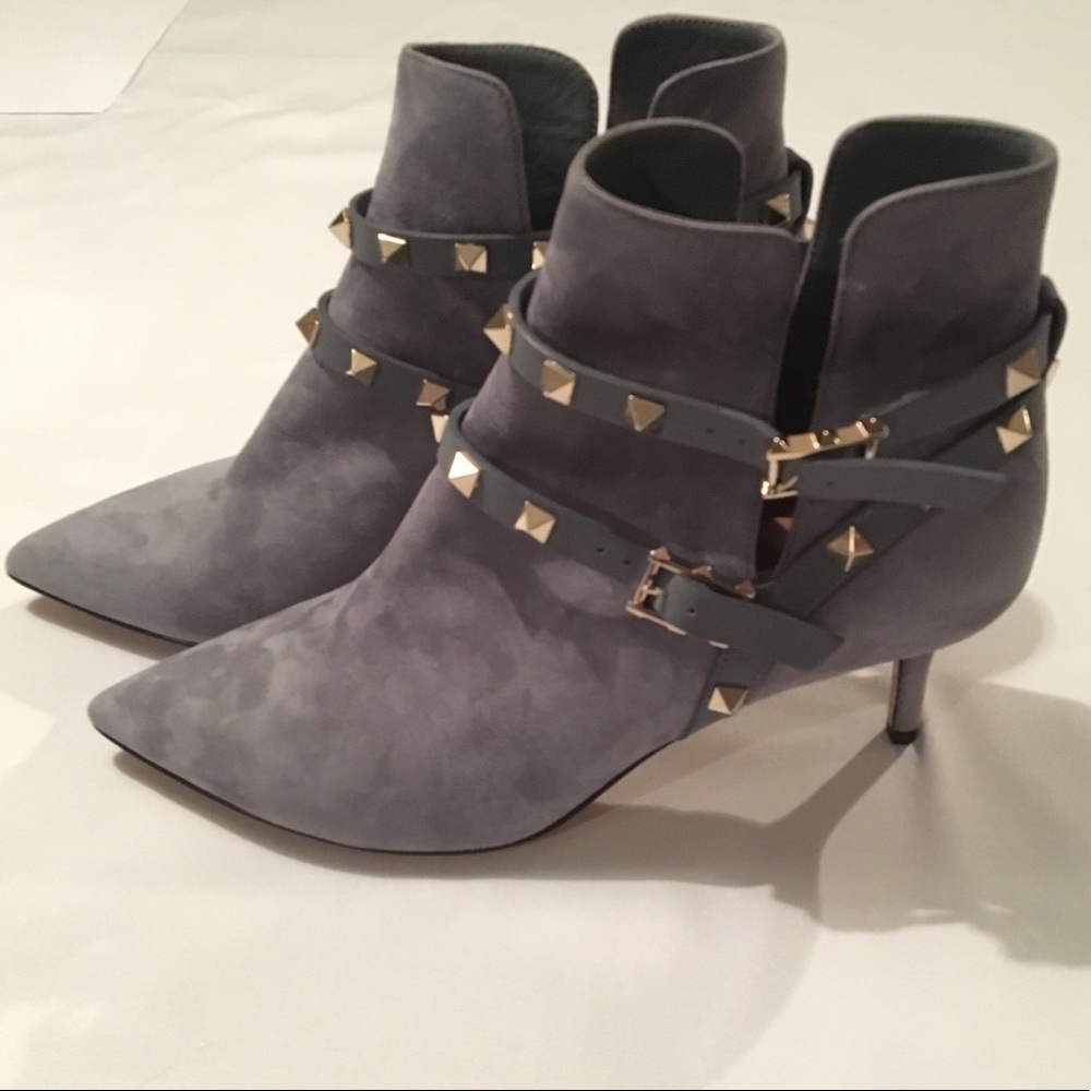 ⚫️Sold⚫️ Valentino Rockstud Suede Booties - Picture 1 of 5
